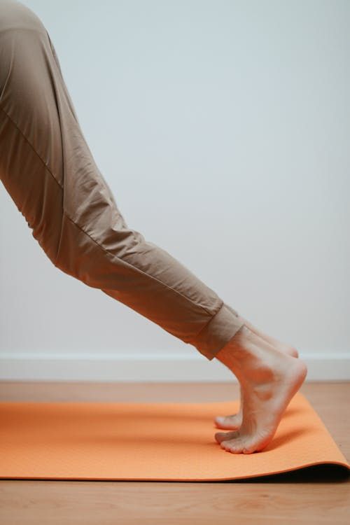 yoga pants voyeur, voyeur yoga pants, kettlebell
